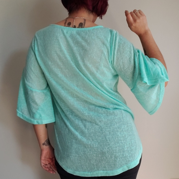 Umgee bellsleeve crochet lace blouse medium - Picture 4 of 7